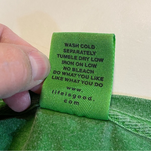 Life is Good flip flop tee SZ M GUC, bust 21” flat, length 25”, sleeves 2” - Picture 9 of 10